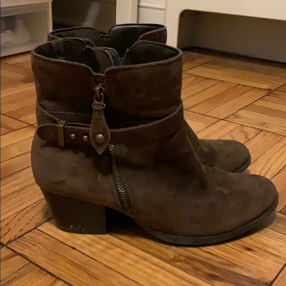 Brown suede booties - Picture 1 of 6